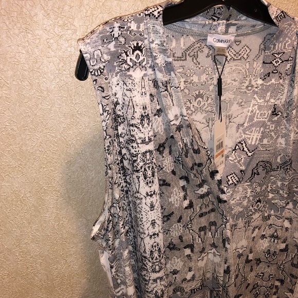 Calvin Klein Women's Matte V-Neck Shoulder Pleat Sleeveless Top New With Tags - Picture 5 of 6